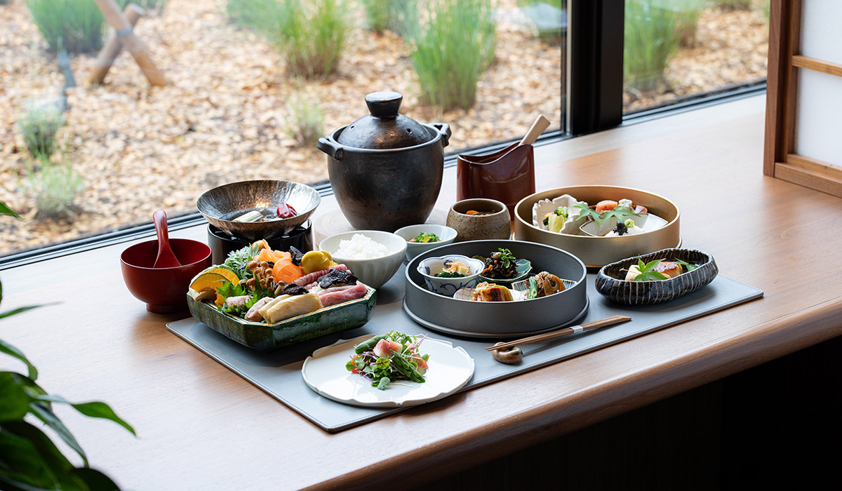 JAPANESE-STYLE BREAKFAST 日本料理早餐
